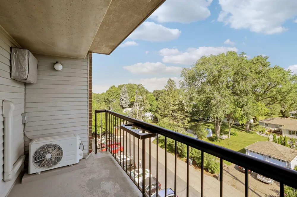 2601 Kenzie Terrace #412 Saint Anthony, MN 55418