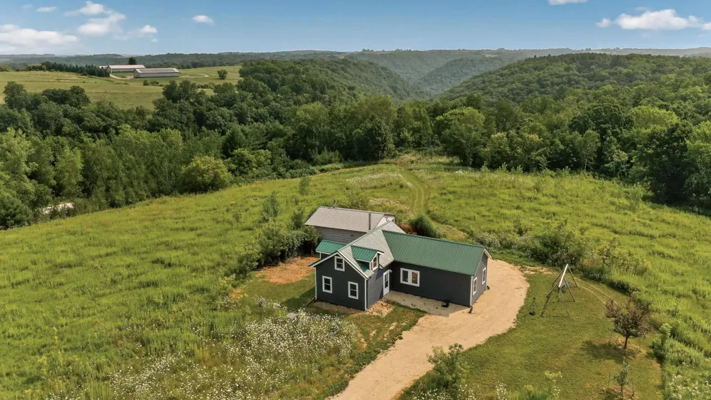 27714 County 25 S Peterson, MN 55962