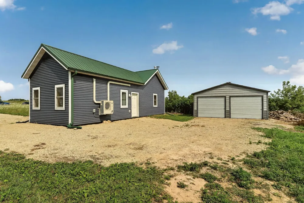 27714 County 25 S Peterson, MN 55962
