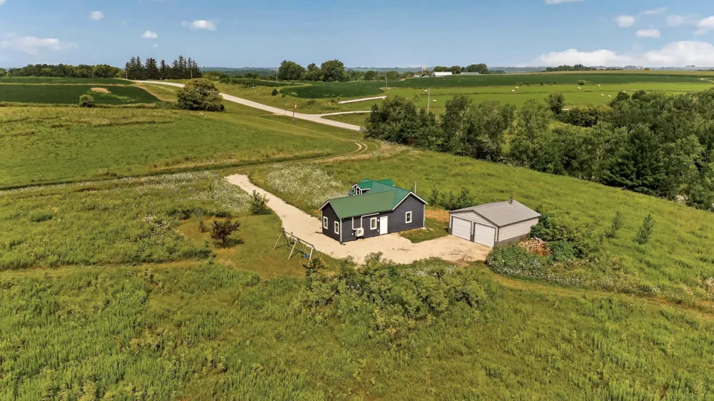 27714 County 25 S Peterson, MN 55962