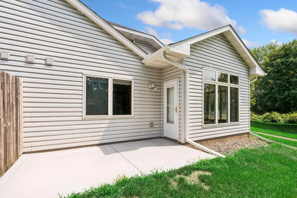 3849 Stonehaven Court Anoka, MN 55303