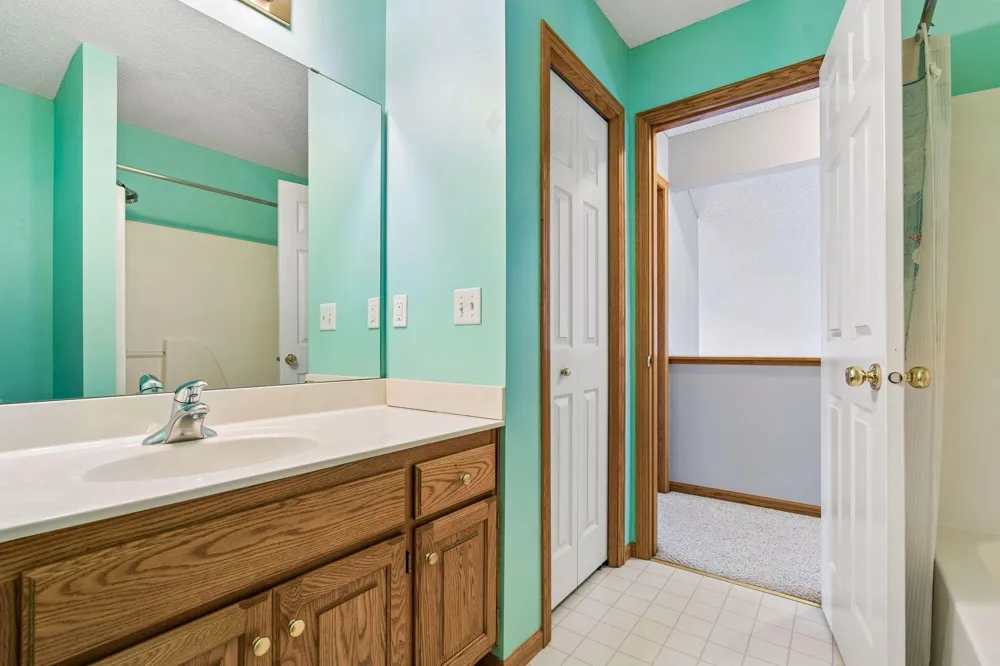 3849 Stonehaven Court Anoka, MN 55303