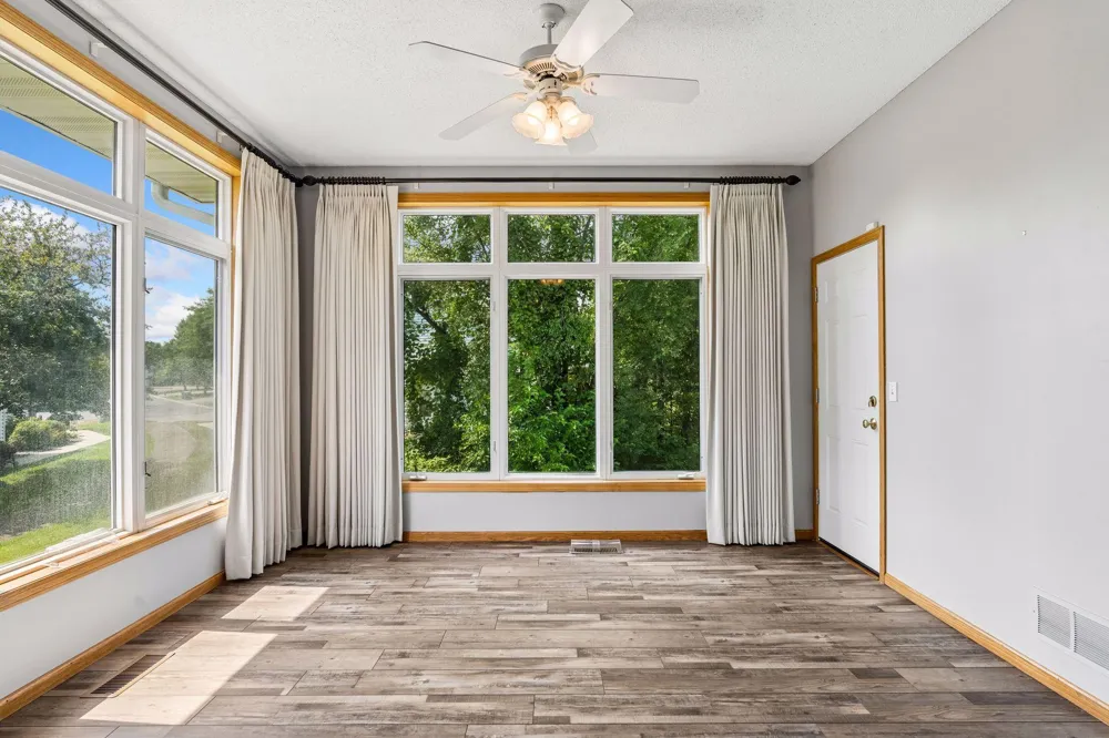 3849 Stonehaven Court Anoka, MN 55303