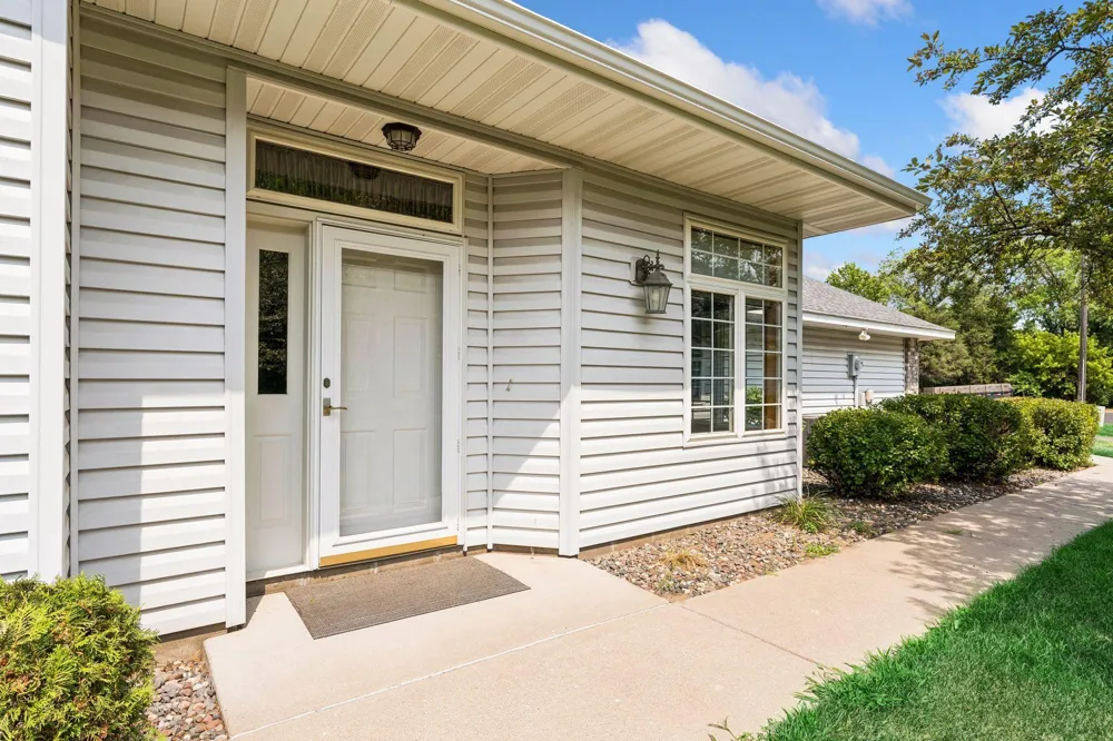 3849 Stonehaven Court Anoka, MN 55303