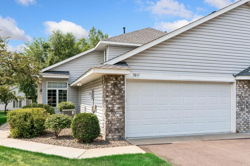 3849 Stonehaven Court Anoka, MN 55303