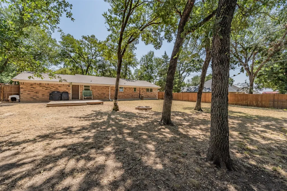 909 Shady Oaks Bridgeport, TX 76426