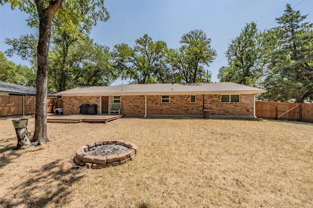 909 Shady Oaks Bridgeport, TX 76426