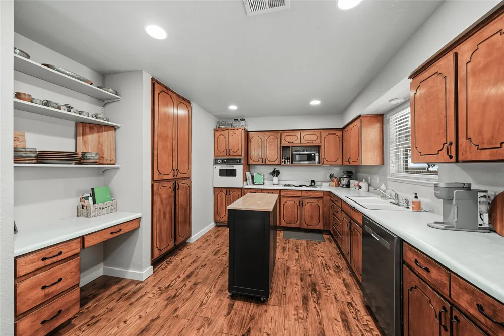 909 Shady Oaks Bridgeport, TX 76426