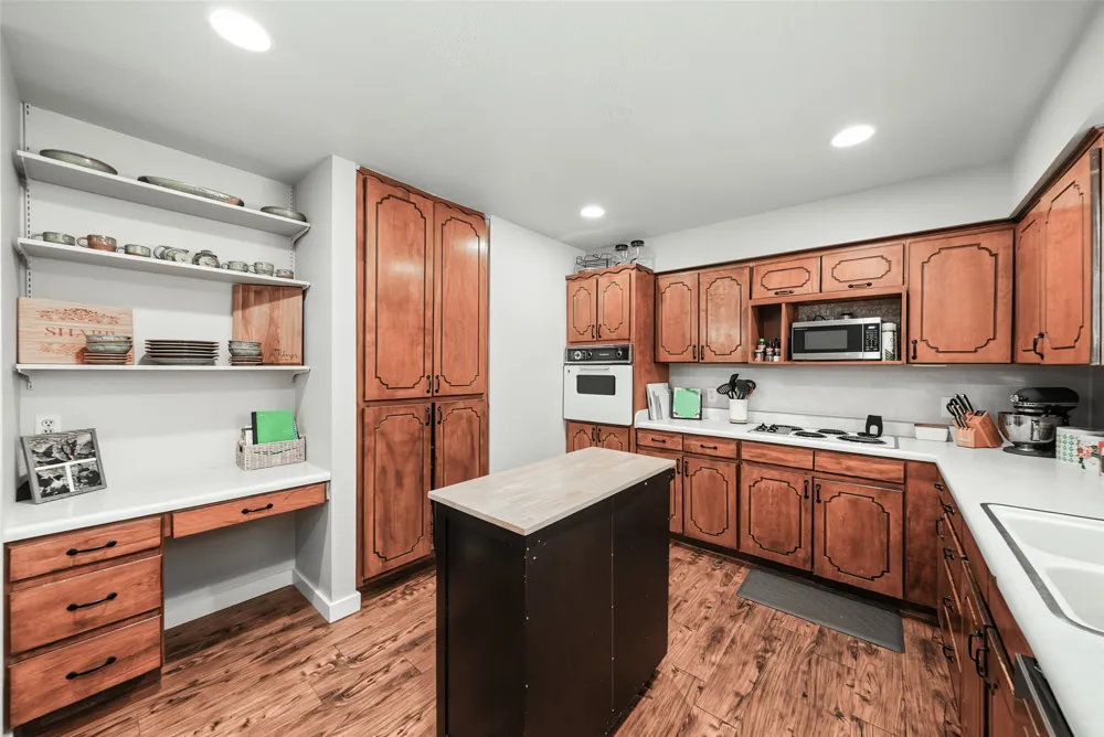 909 Shady Oaks Bridgeport, TX 76426
