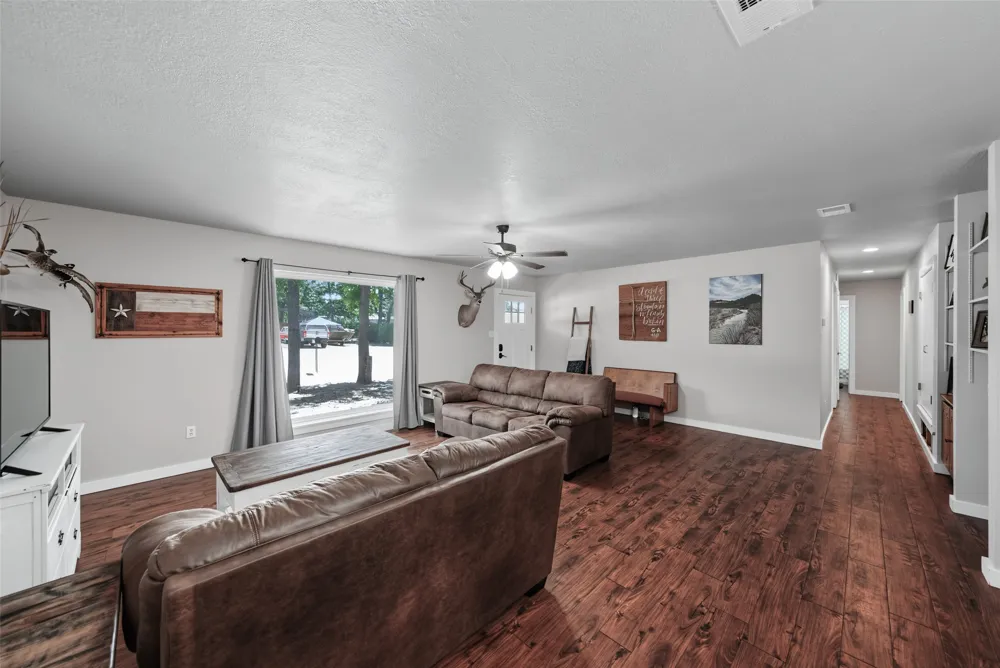 909 Shady Oaks Bridgeport, TX 76426