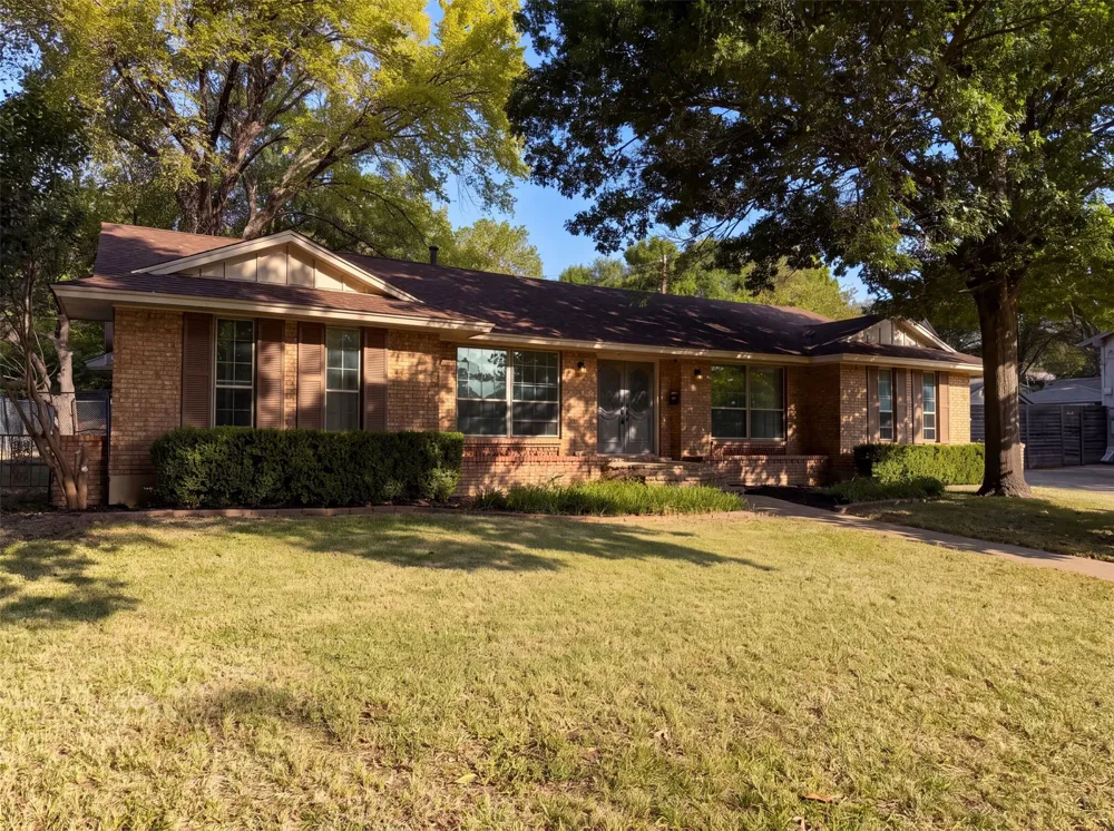 821 Glen Oaks Boulevard Dallas, TX 75232