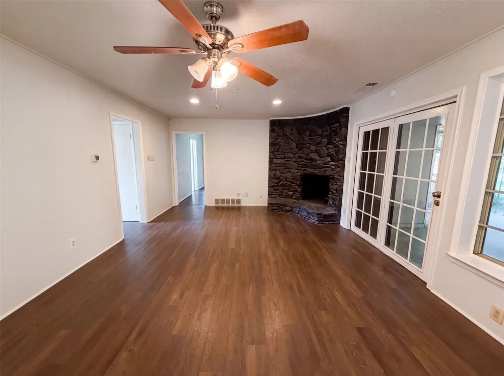 821 Glen Oaks Boulevard Dallas, TX 75232
