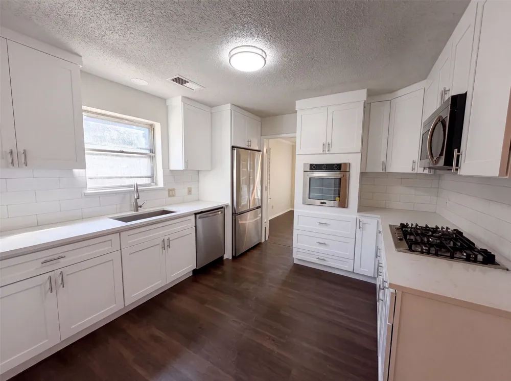 821 Glen Oaks Boulevard Dallas, TX 75232