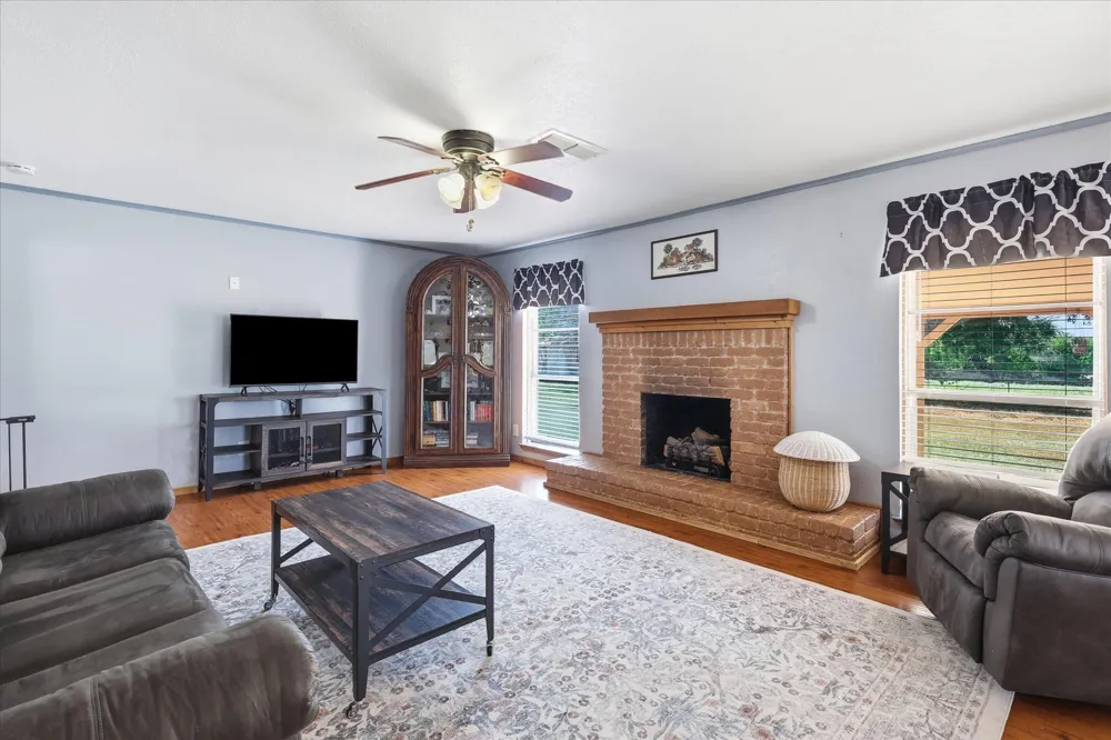 892 Highland Circle Springtown, TX 76082