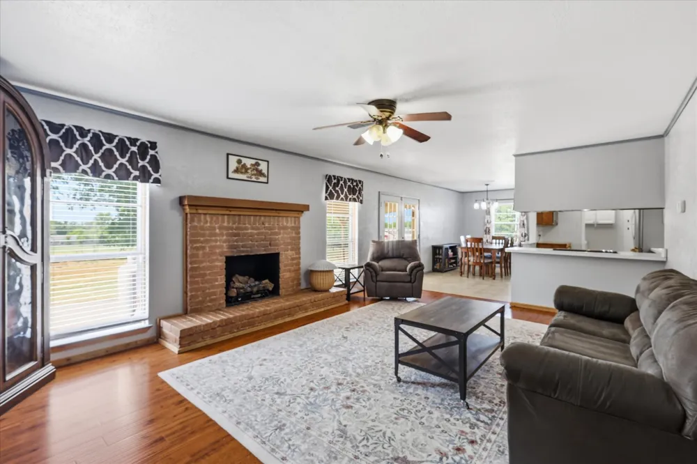 892 Highland Circle Springtown, TX 76082