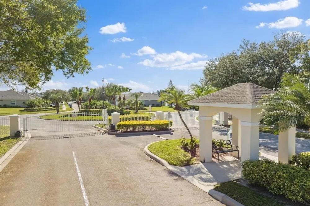 5765 W 1ST SQUARE SW Vero Beach, FL 32968
