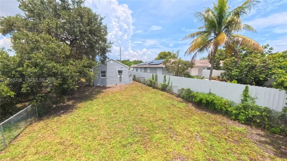 3156 NW 55th St Miami, FL 33142