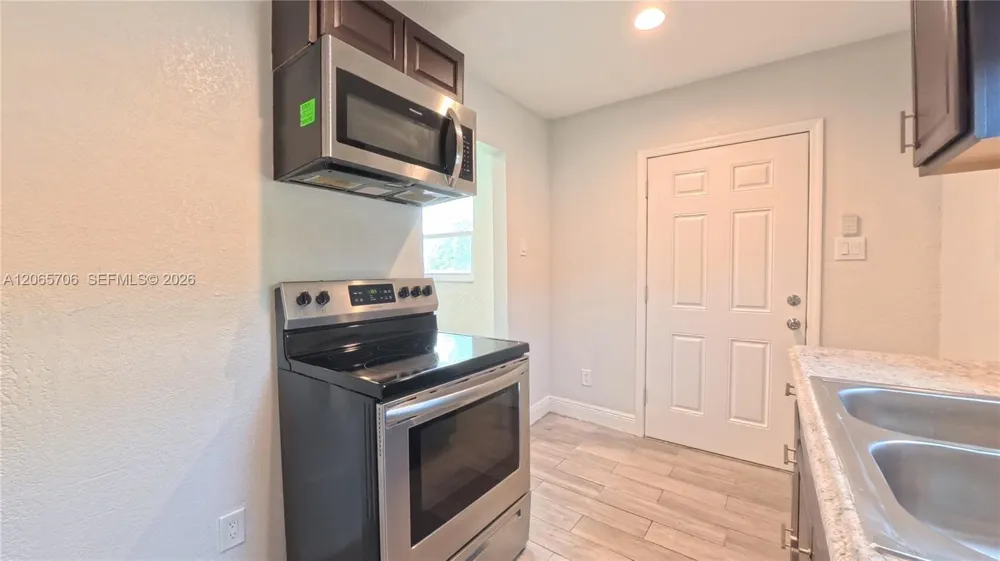 3156 NW 55th St Miami, FL 33142