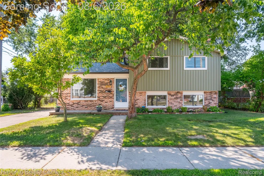 632 Bellevue Avenue Clawson City, MI 48017