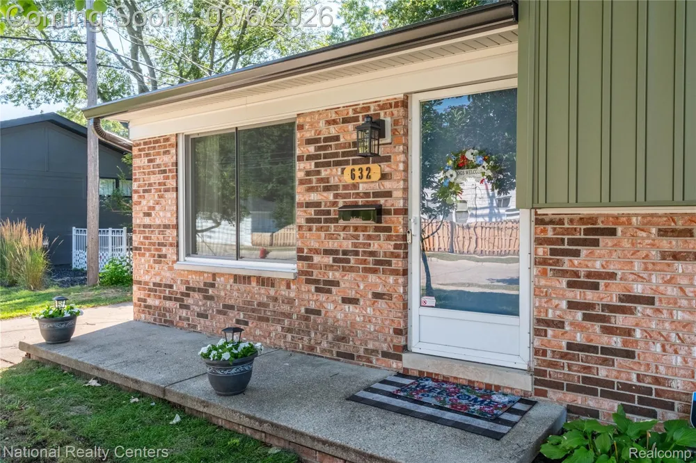 632 Bellevue Avenue Clawson City, MI 48017