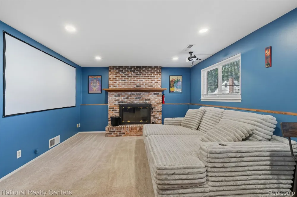 632 Bellevue Avenue Clawson City, MI 48017