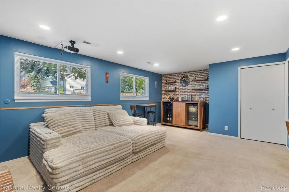 632 Bellevue Avenue Clawson City, MI 48017