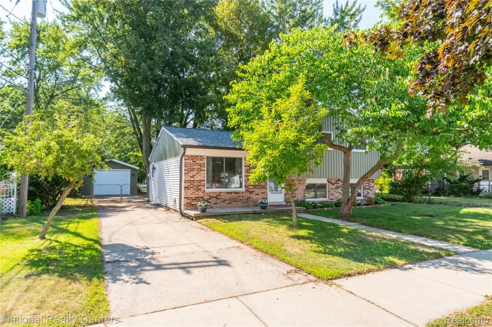 632 Bellevue Avenue Clawson City, MI 48017