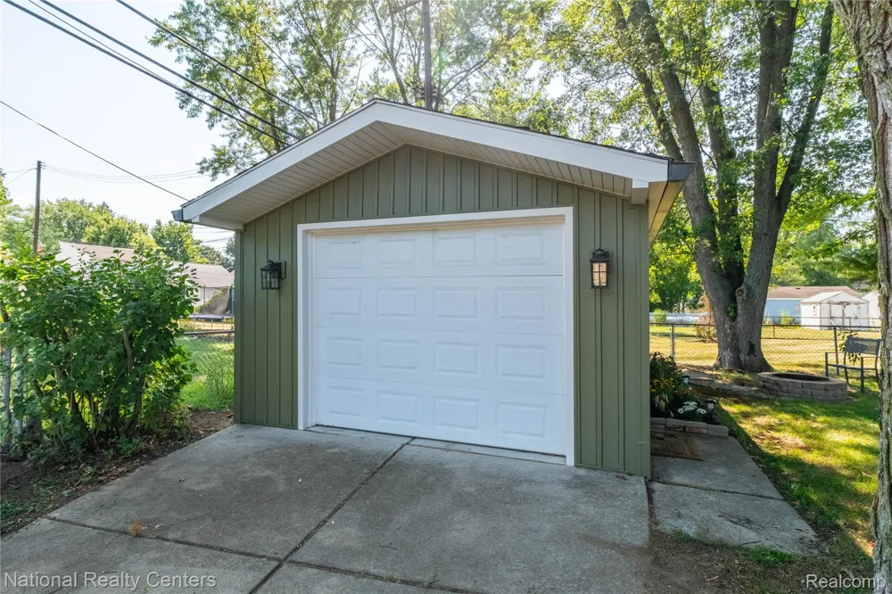 632 Bellevue Avenue Clawson City, MI 48017