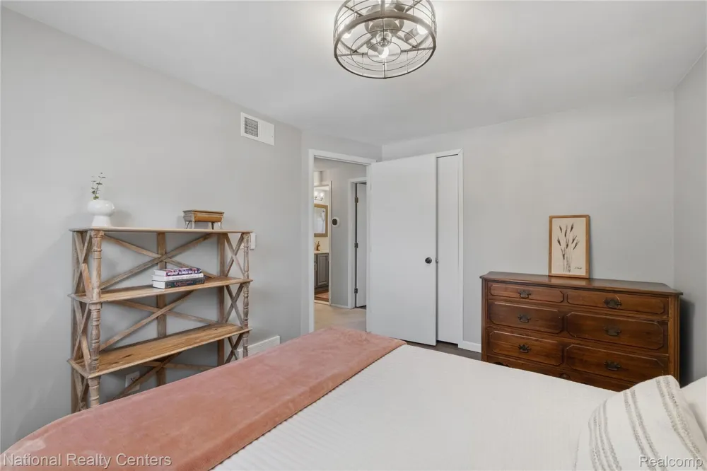 632 Bellevue Avenue Clawson City, MI 48017