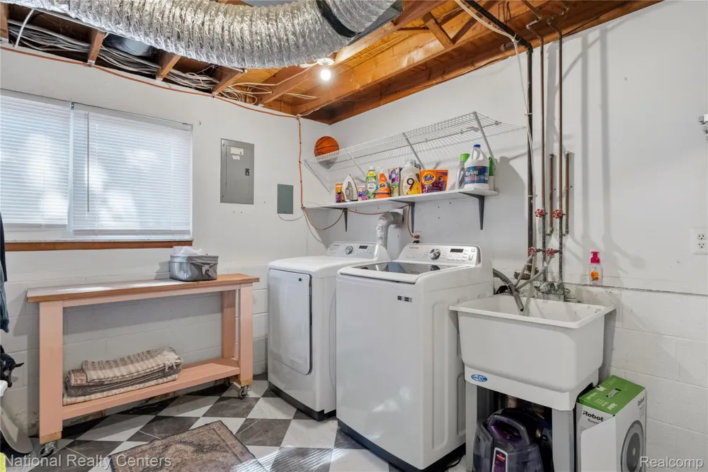 632 Bellevue Avenue Clawson City, MI 48017