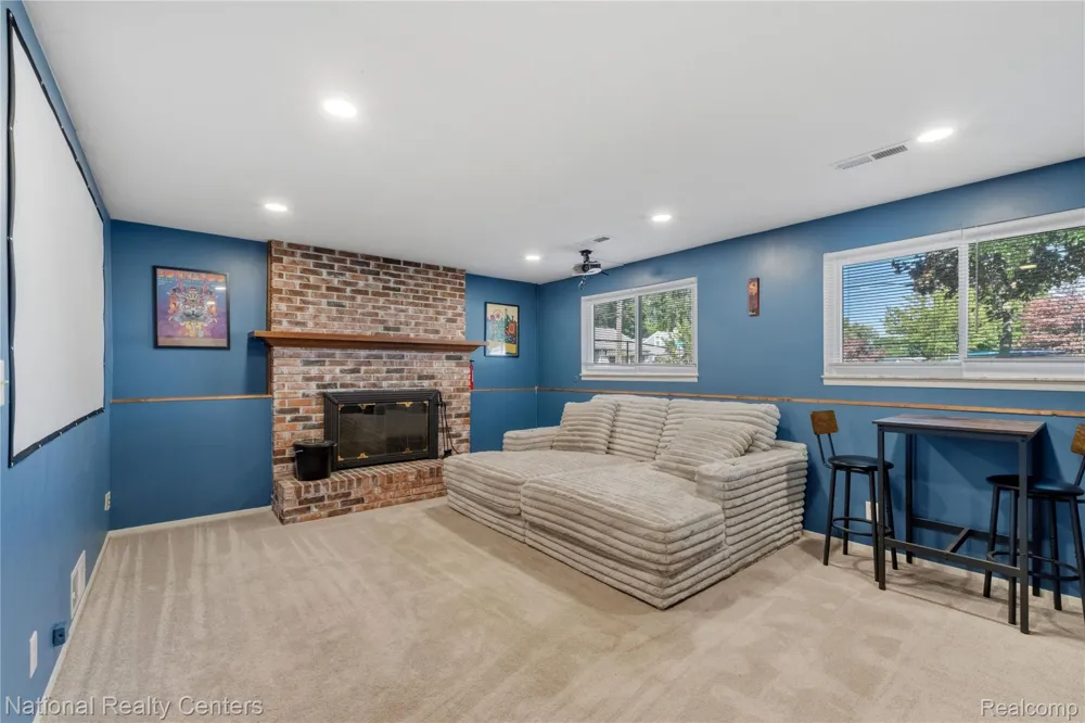 632 Bellevue Avenue Clawson City, MI 48017