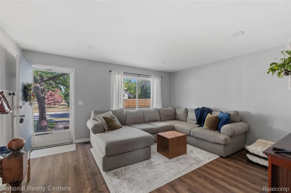 632 Bellevue Avenue Clawson City, MI 48017