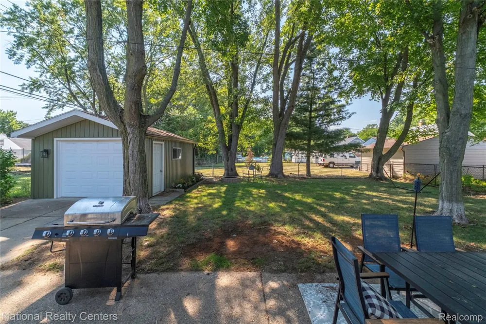632 Bellevue Avenue Clawson City, MI 48017