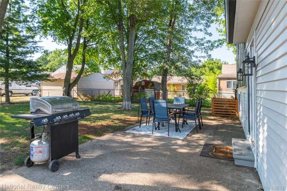 632 Bellevue Avenue Clawson City, MI 48017