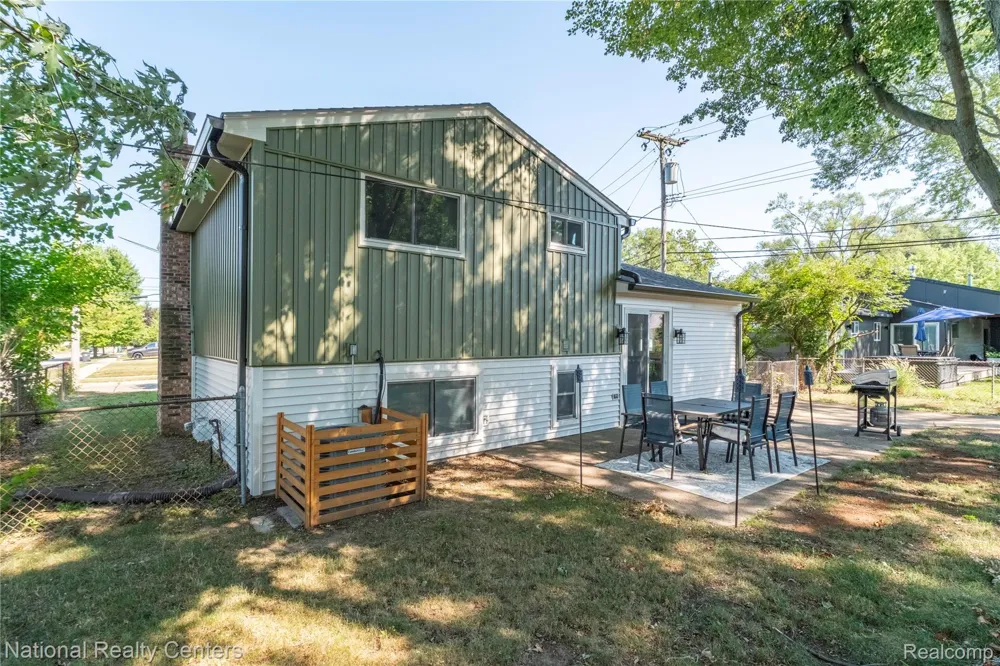 632 Bellevue Avenue Clawson City, MI 48017