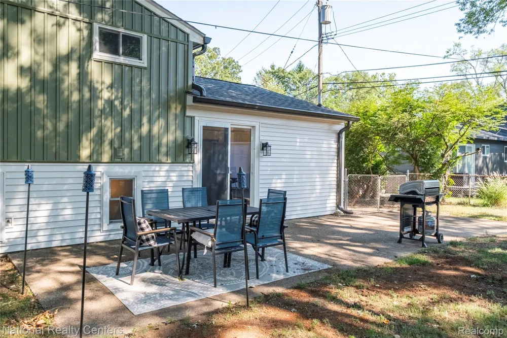 632 Bellevue Avenue Clawson City, MI 48017