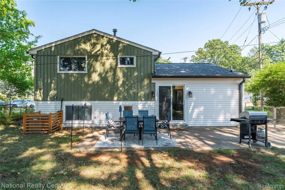 632 Bellevue Avenue Clawson City, MI 48017