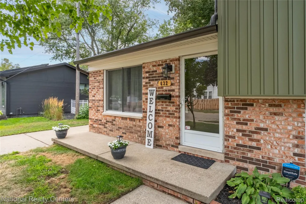 632 Bellevue Avenue Clawson City, MI 48017