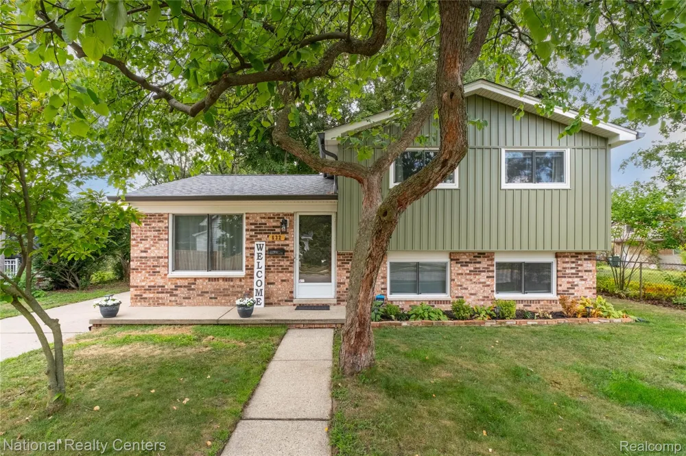 632 Bellevue Avenue Clawson City, MI 48017