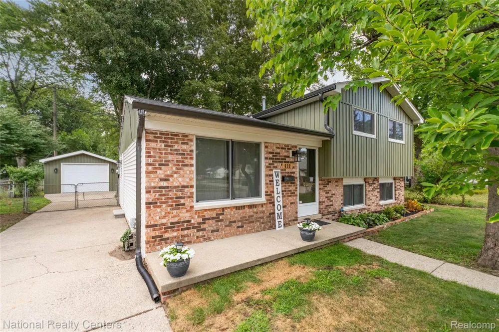 632 Bellevue Avenue Clawson City, MI 48017