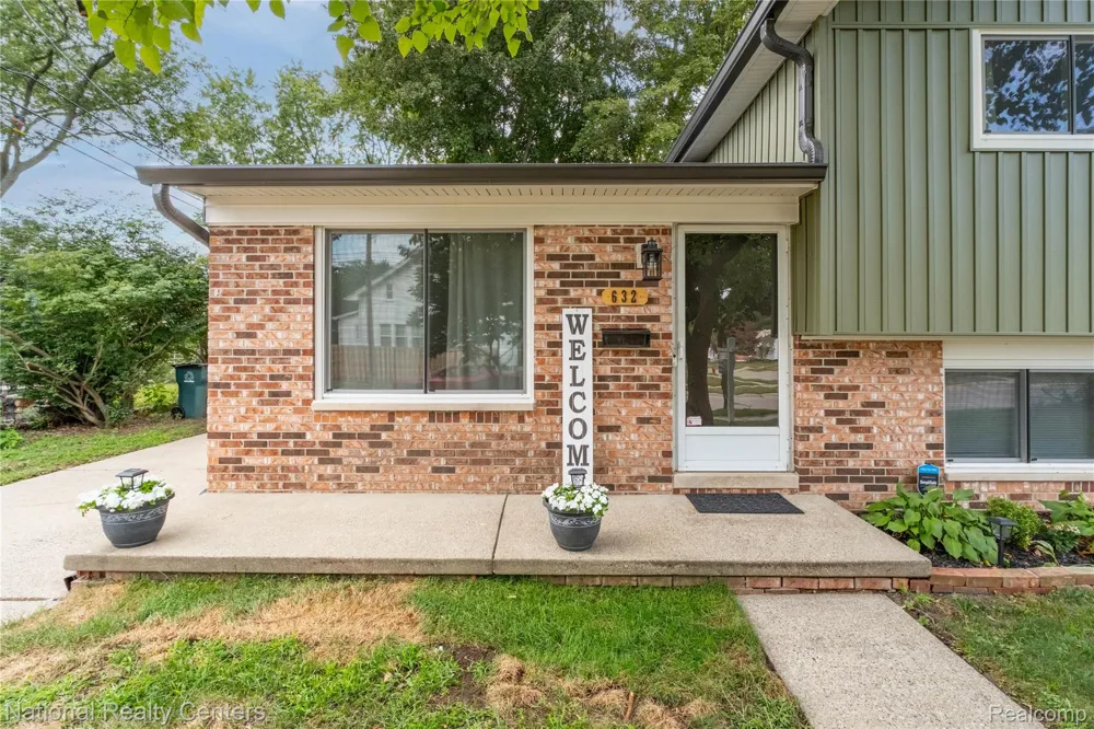 632 Bellevue Avenue Clawson City, MI 48017