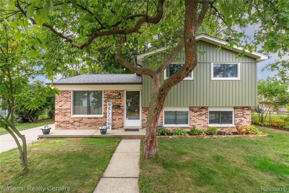 632 Bellevue Avenue Clawson City, MI 48017