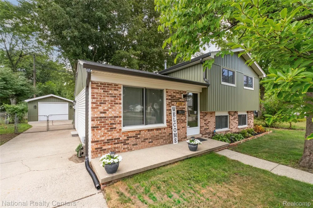 632 Bellevue Avenue Clawson City, MI 48017