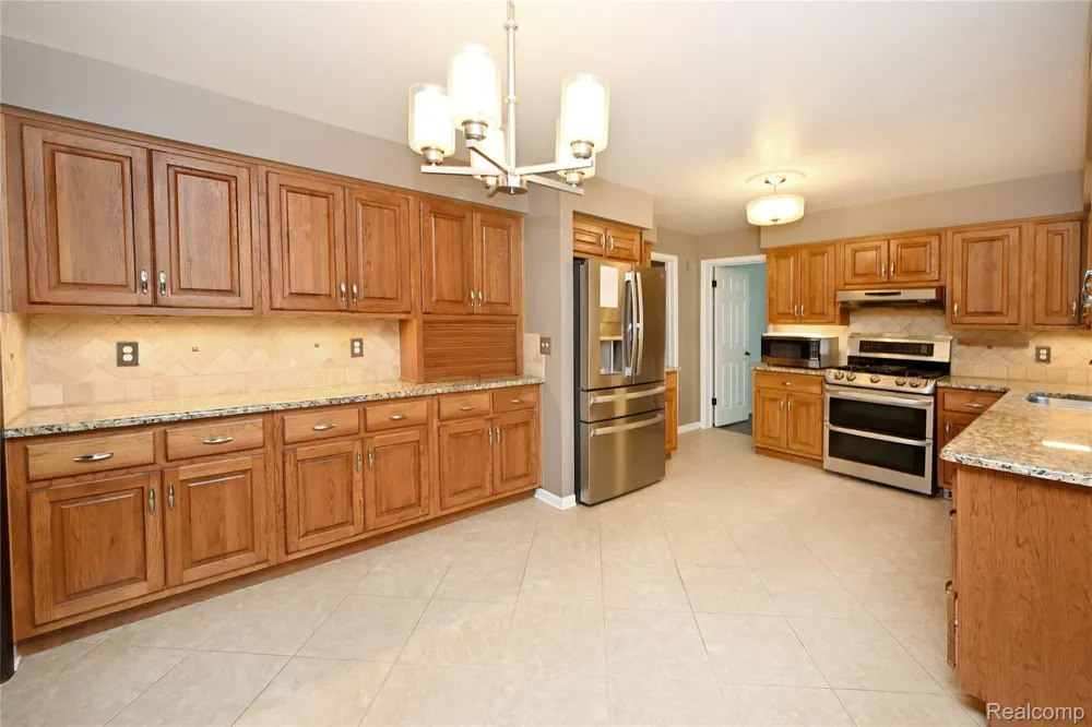 31310 Foxboro Way Beverly Hills Village, MI 48025