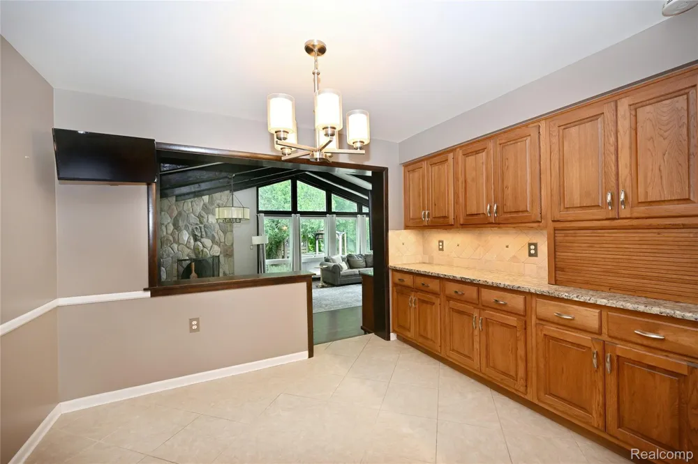 31310 Foxboro Way Beverly Hills Village, MI 48025