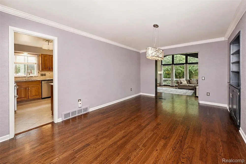 31310 Foxboro Way Beverly Hills Village, MI 48025