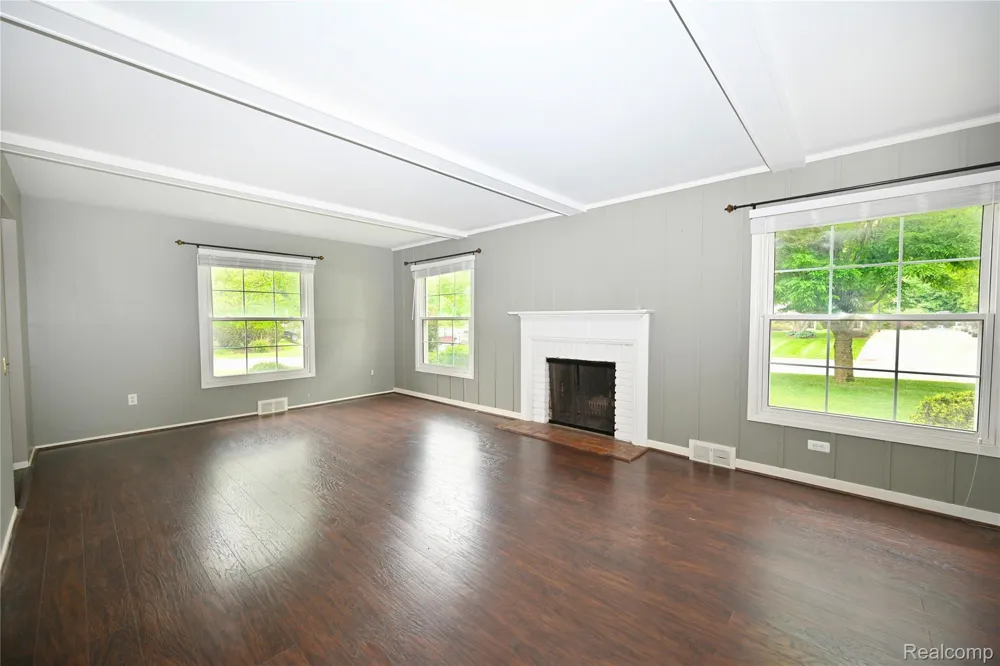 31310 Foxboro Way Beverly Hills Village, MI 48025