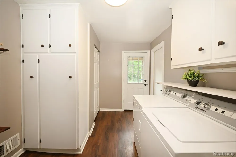 31310 Foxboro Way Beverly Hills Village, MI 48025