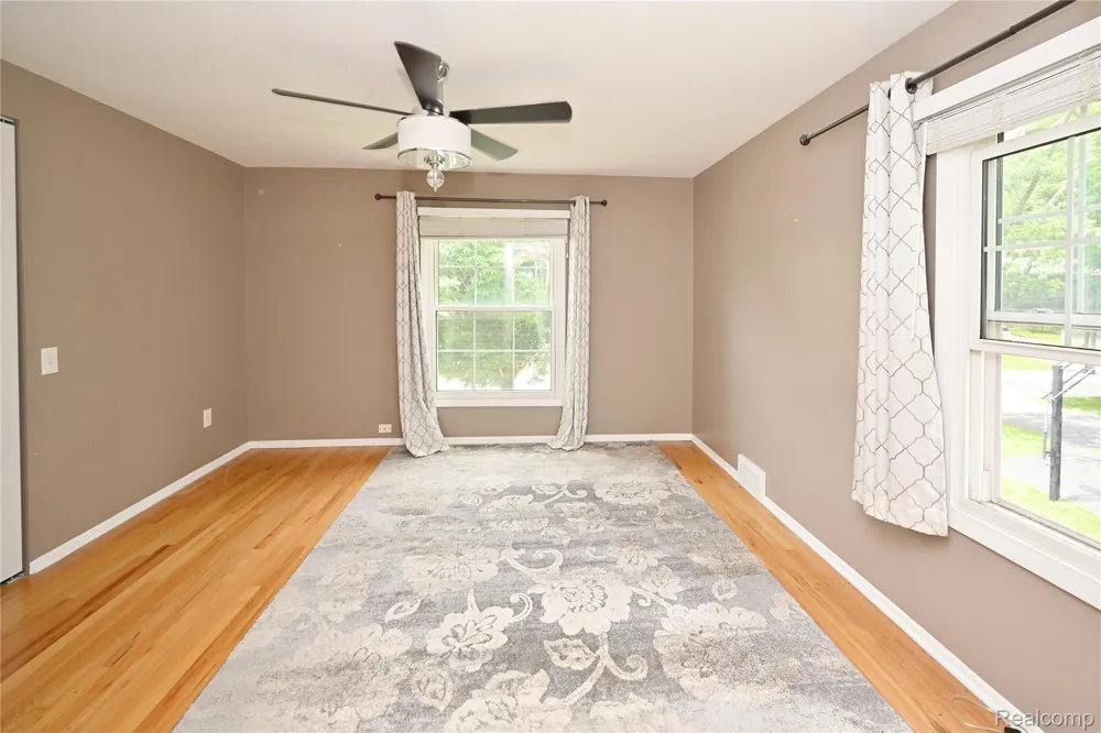 31310 Foxboro Way Beverly Hills Village, MI 48025