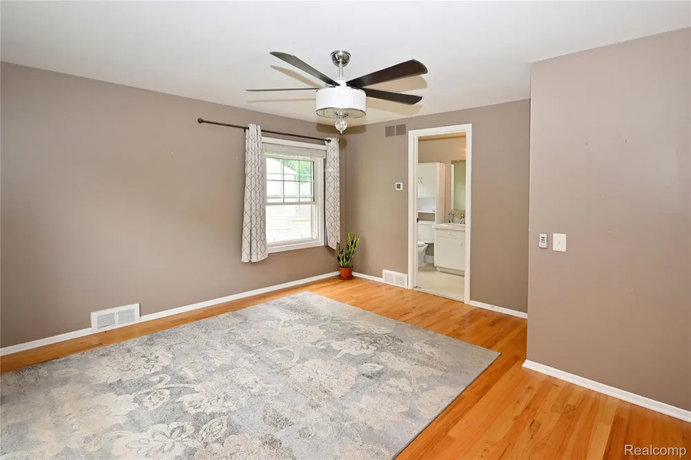 31310 Foxboro Way Beverly Hills Village, MI 48025